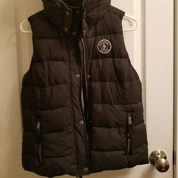 Abrecombie & Fitch Black Vest with a hood!⚫ - Picture 3 of 7